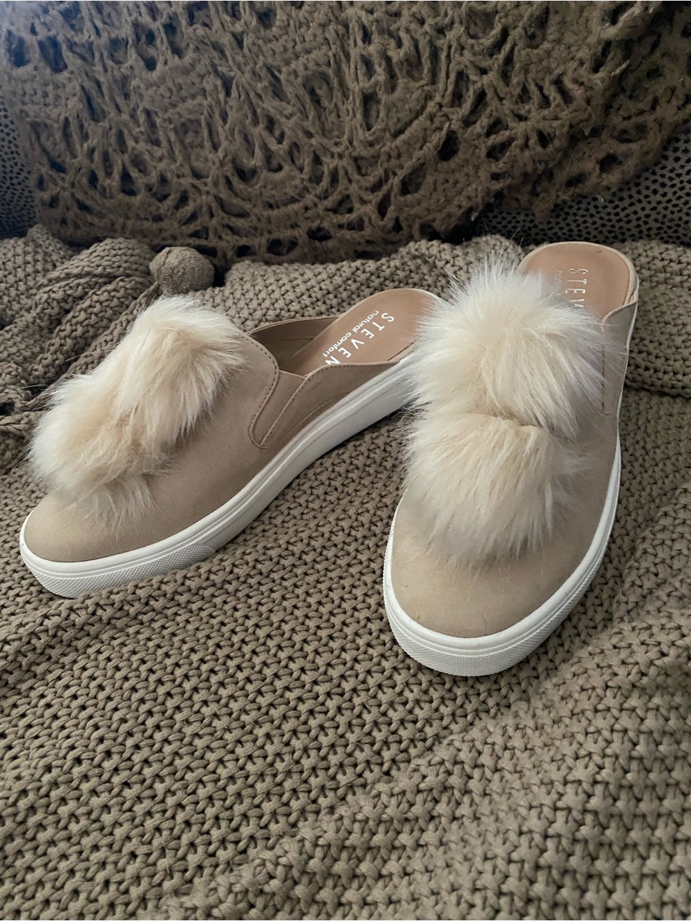 Steve Madden fur Pom Pom loafers mules NEW 8.5